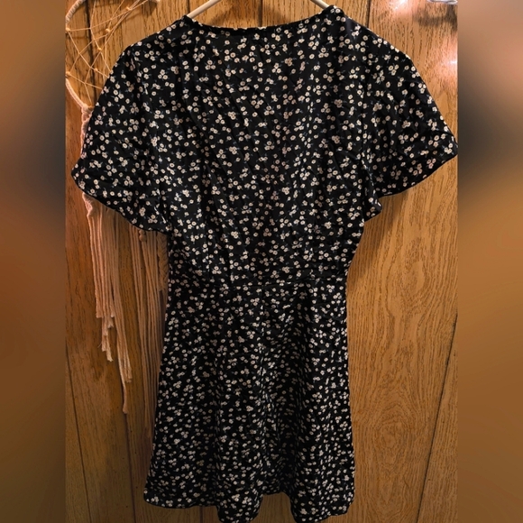 🇺🇸BOGO🆓-Shein Floral Short Sleeve Mini Sweetheart Dress w/ Cut Out Detail - Picture 3 of 4